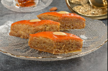 Пахлава Бакинская с миндалём и мёдом