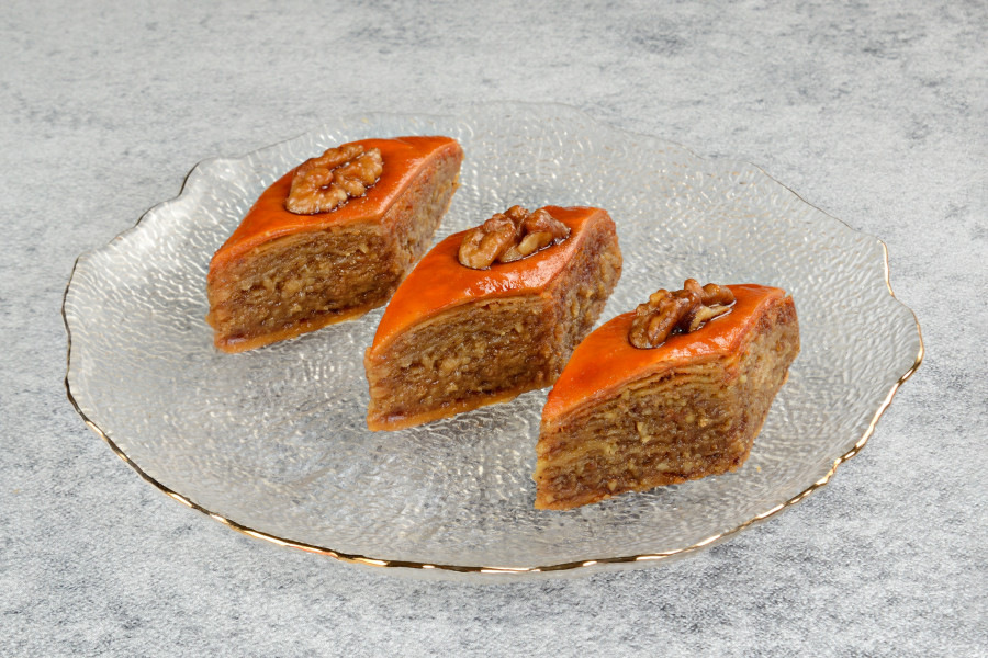 Пахлава Бакинская с грецким орехом цена за 1 шт