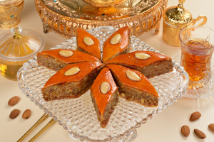 Пахлава Бакинская с миндалём и мёдом