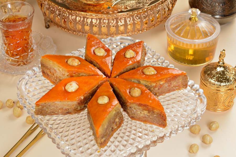 Пахлава Бакинская с фундуком и мёдом